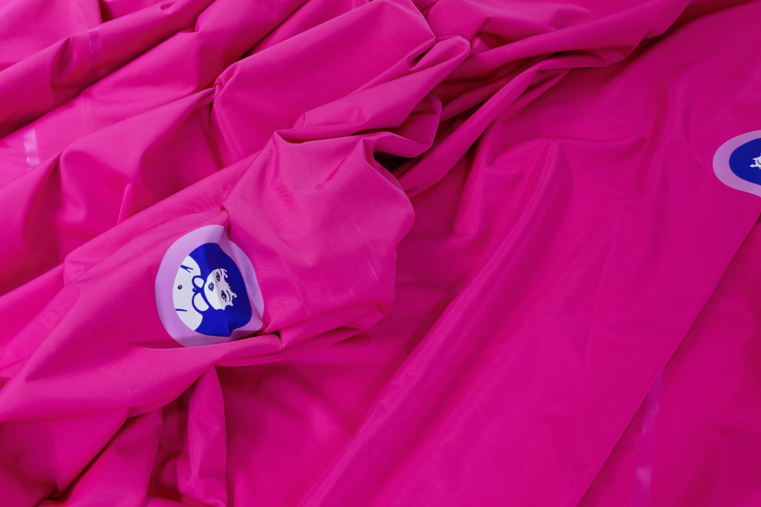 Roze tentdoek voor PinkPop