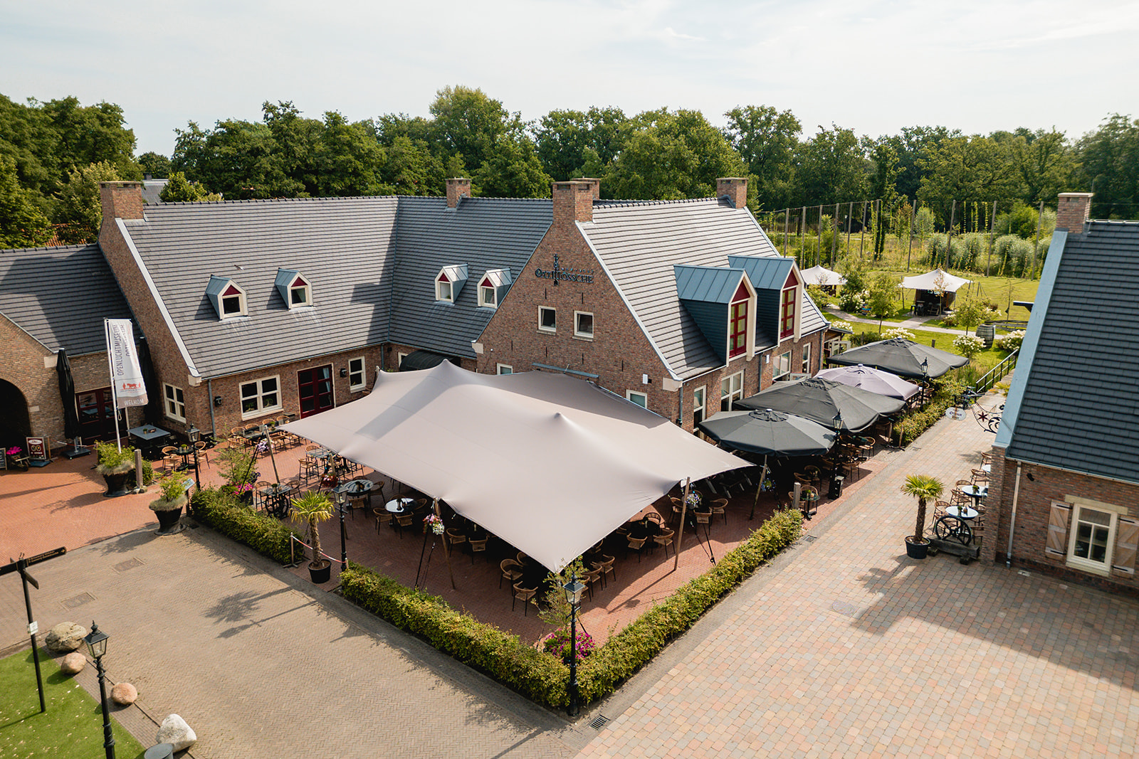 Gasterij Oatmossche taupe stretchtent op maat, special shape